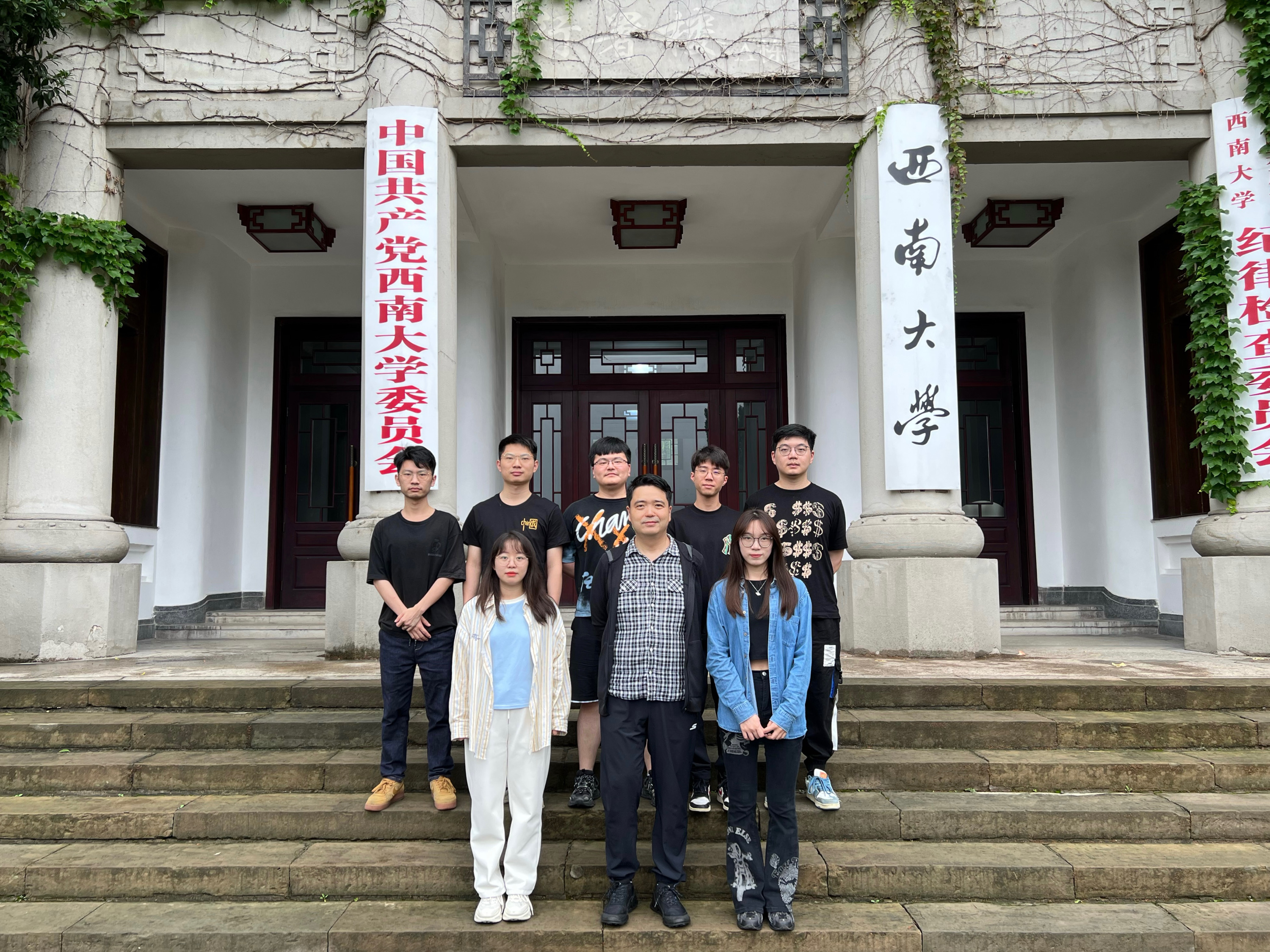 热烈祝贺可穿戴与健康计算实验室2020级硕士研究生全员顺利毕业