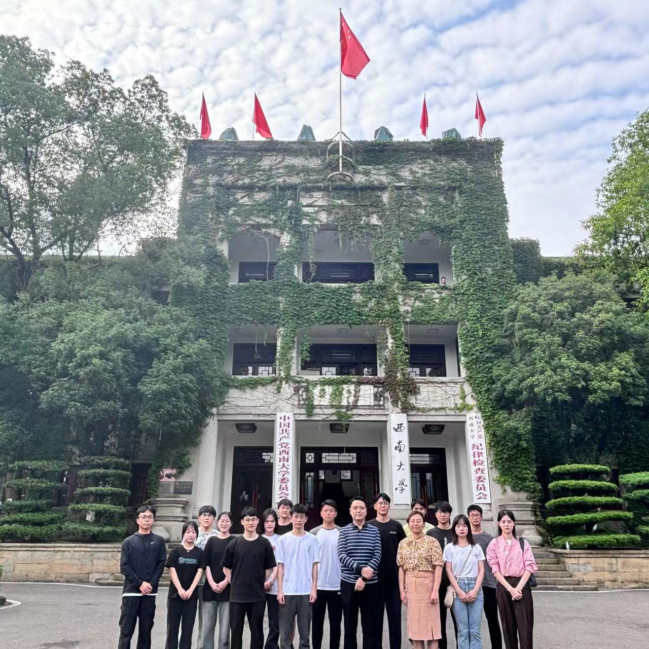 热烈祝贺可穿戴与健康计算实验室2021级硕士研究生全员顺利毕业